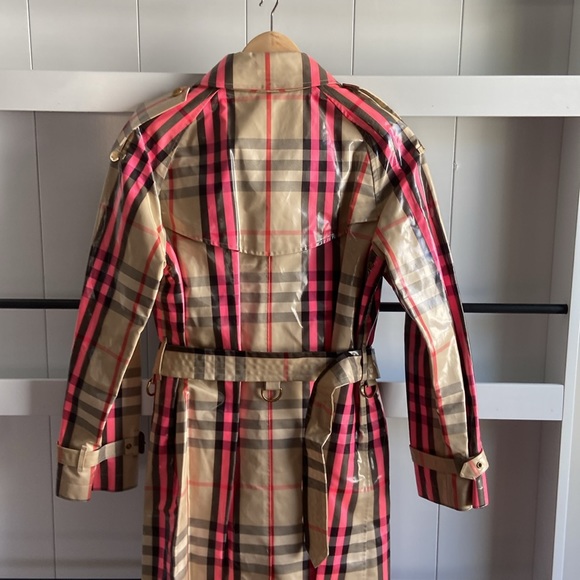 Burberry Runway laminated trench coat. US 4 - Picture 12 of 17